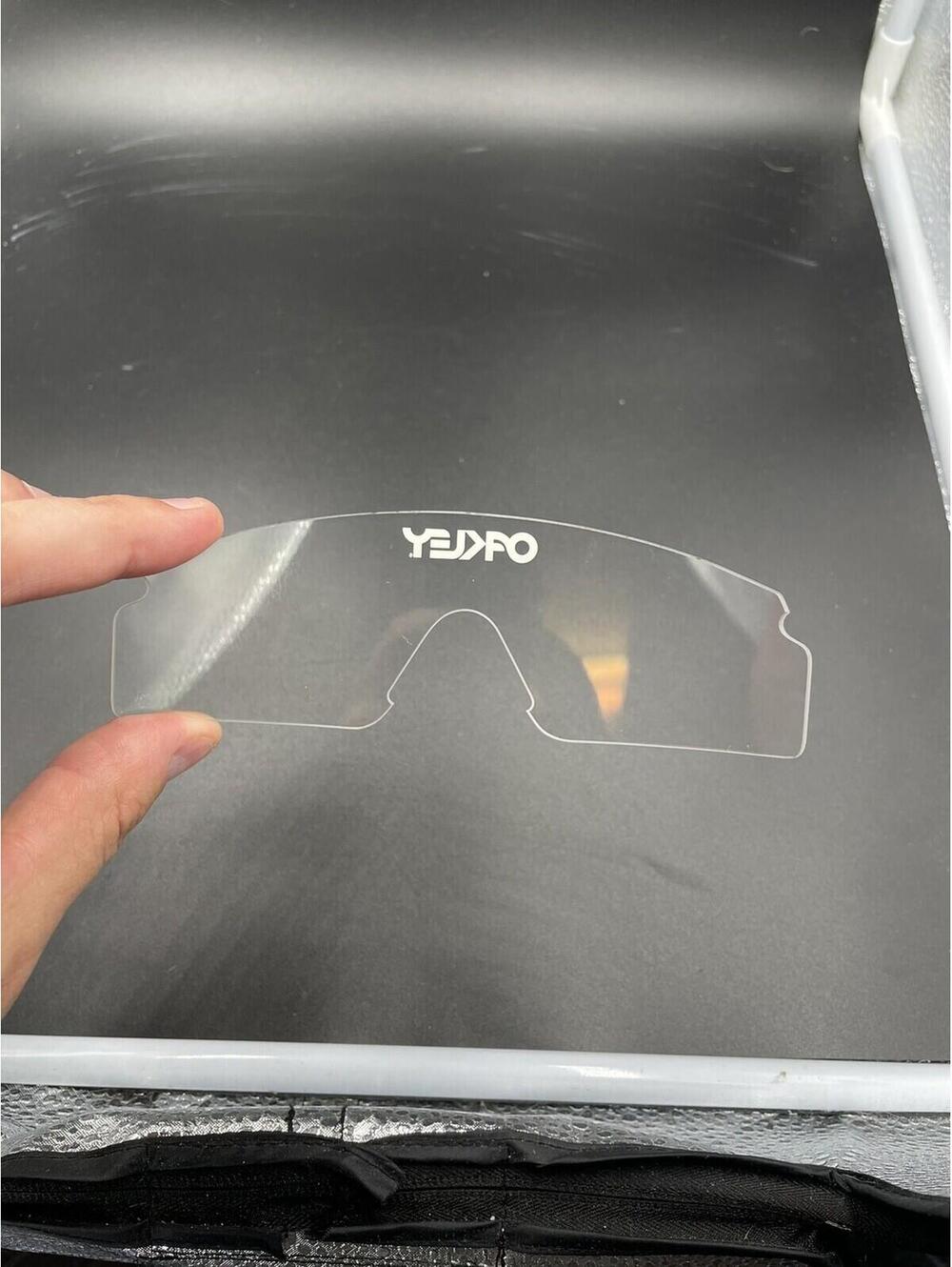 Oakley Razorblade Clear Lens - Picture 2 of 3